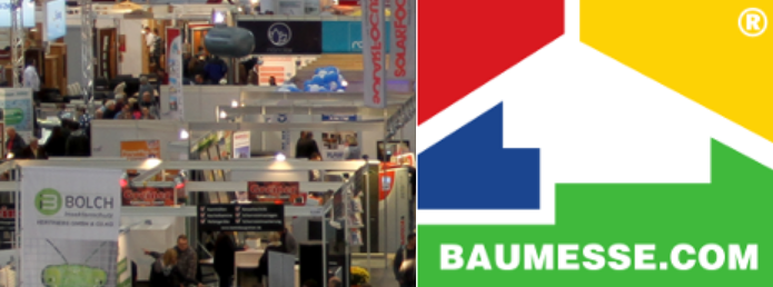 Links ist eine belebte Ausstellungshalle mit vielen Ständen zu sehen, rechts das bunte Logo der Baumesse mit der URL BAUMESSE.COM.